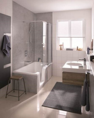 Nachher: Mit der DuschWanne Dobla bietet das neue Bad Flexibilität und Komfort für die ganze Familie mit einer geräumigen Badewanne und großzügigen Dusche in einem – ohne Kompromisse, dafür mit optimaler Raumnutzung. Bild: HSK Duschkabinenbau KG hsk dobla nachher